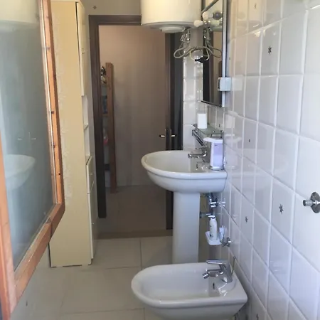 Apartamento And *